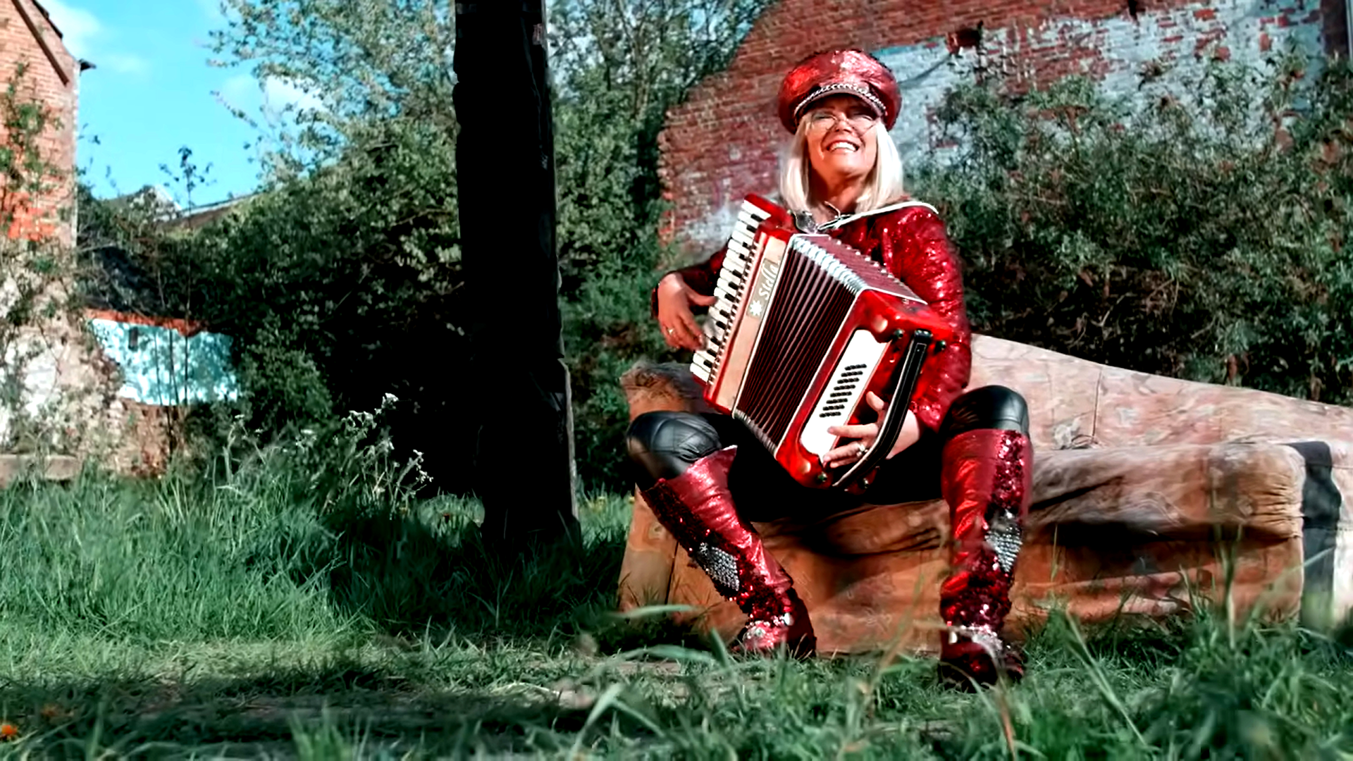 Jettie Pallettie die accordion speelt