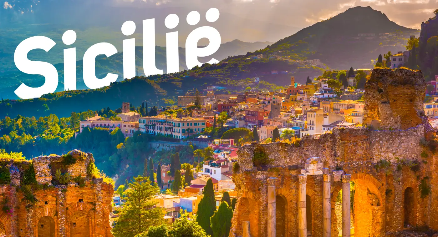 een dorp en ruïnes uit Sicilië